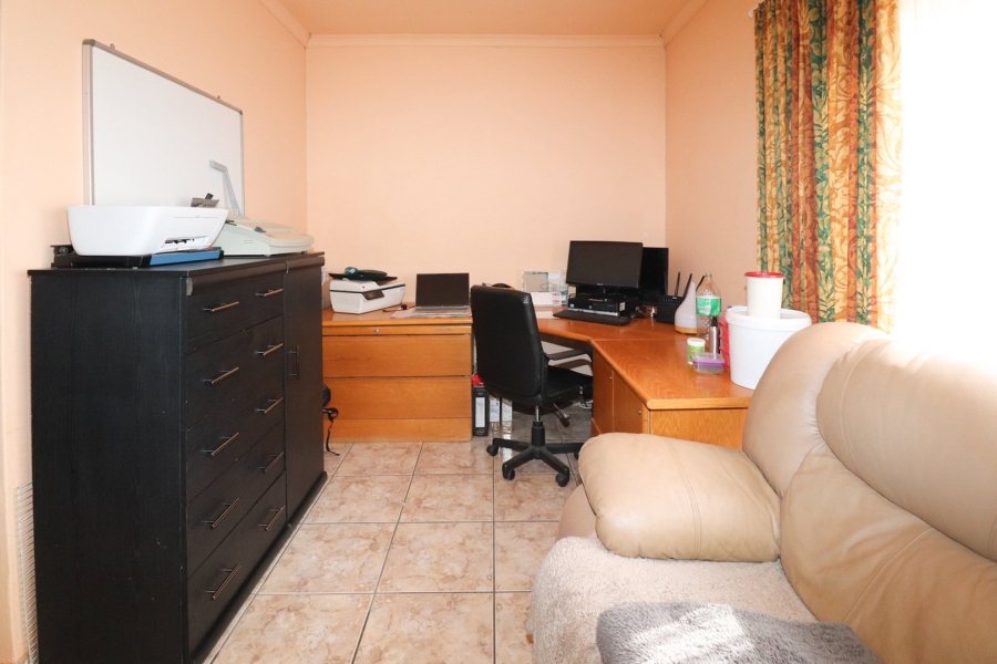 4 Bedroom Property for Sale in La Hoff North West